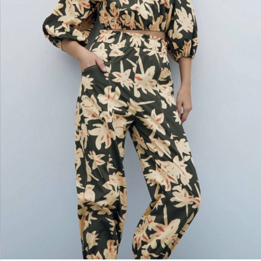 Zara Floral High Waisted Jogger Pants Size Medium Green Cream‎ Y2K